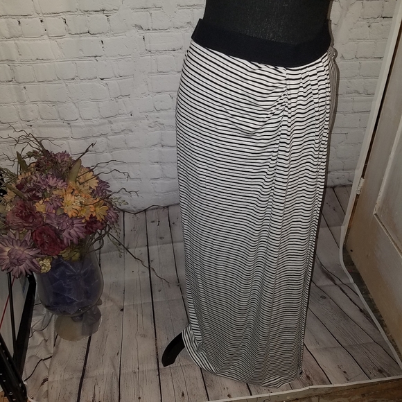 Anthropologie Dresses & Skirts - Lou & Grey Anthropologie Skirt